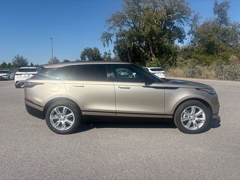 Used 2022 Land Rover Range Rover Velar R-Dynamic S image 6