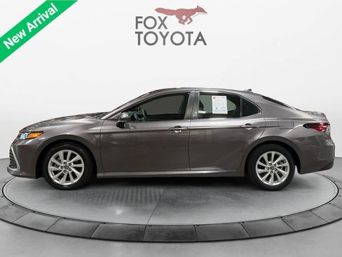Used 2021 Toyota Camry LE FWD image 3