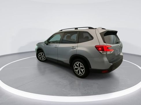 Used 2020 Subaru Forester Premium AWD/4WD image 2