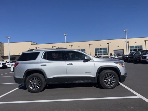 Used 2017 GMC Acadia SLT image 2