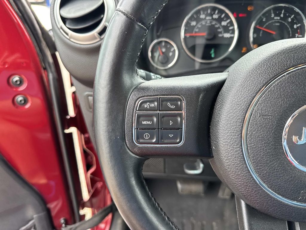 Used 2013 Jeep Wrangler Unlimited Rubicon w/ Connectivity Group AWD/4WD image 23