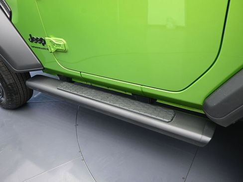 Used 2025 Jeep Wrangler Sport image 27