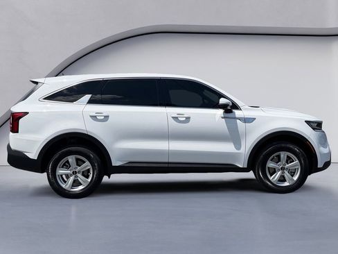 Used 2023 Kia Sorento LX image 6