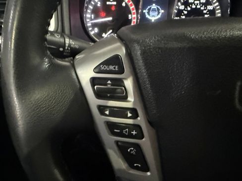 Used 2016 Nissan Titan PRO-4X w/ Pro-4x Convenience Package AWD/4WD image 14