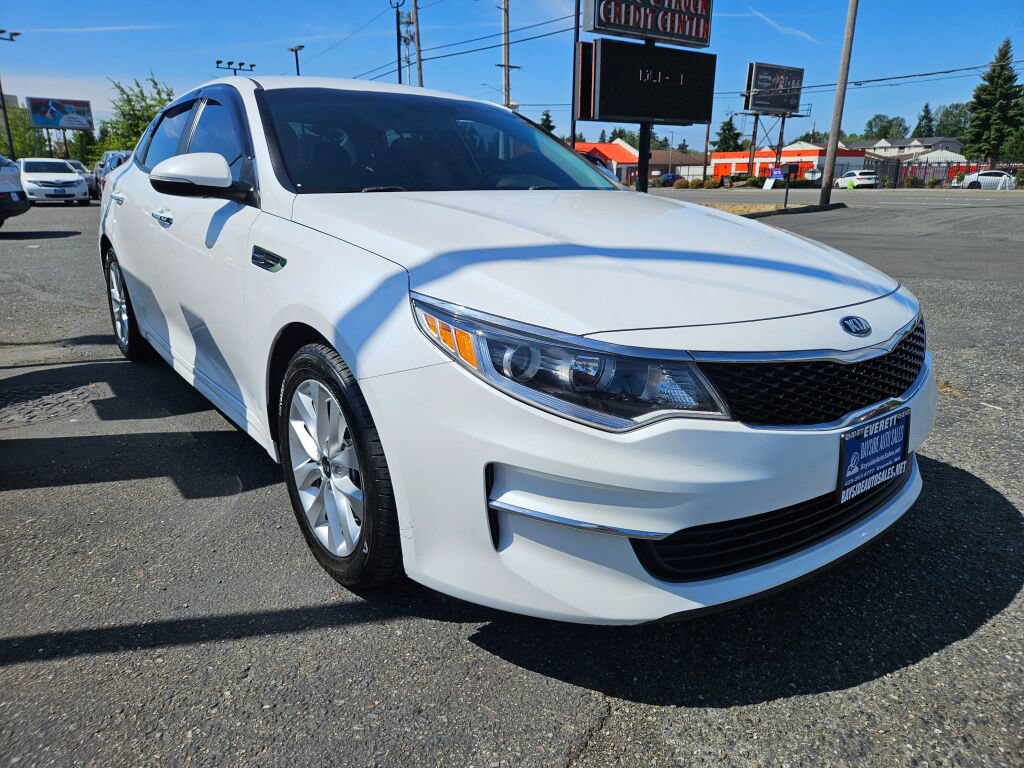 Used 2018 Kia Optima LX w/ 17" Alloy Wheels Package FWD image 6
