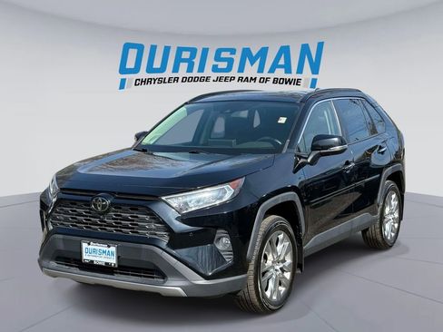 Used 2019 Toyota RAV4 Limited w/ Advanced Technology Package image 5