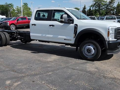 New 2025 Ford F550 4x4 Crew Cab image 15