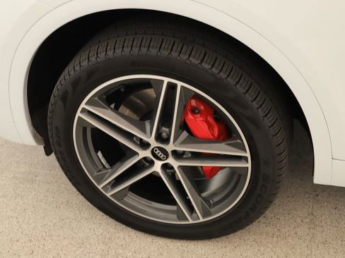 Certified 2025 Audi Q5 e Premium Plus w/ Premium Plus Package image 32