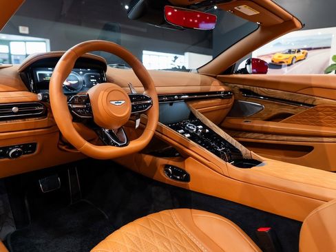 Used 2024 Aston Martin DB12 Convertible image 24
