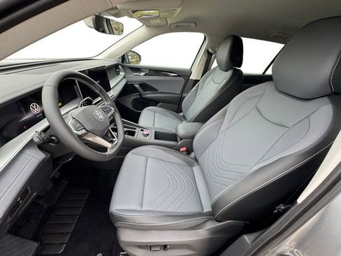 New 2026 Volkswagen Tiguan SE image 13