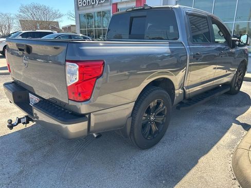Used 2024 Nissan Titan SV w/ SV Convenience Package image 11
