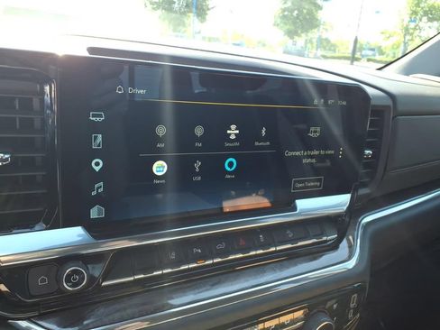 Used 2025 Chevrolet Silverado 2500 LTZ w/ LTZ Convenience Package AWD/4WD image 16