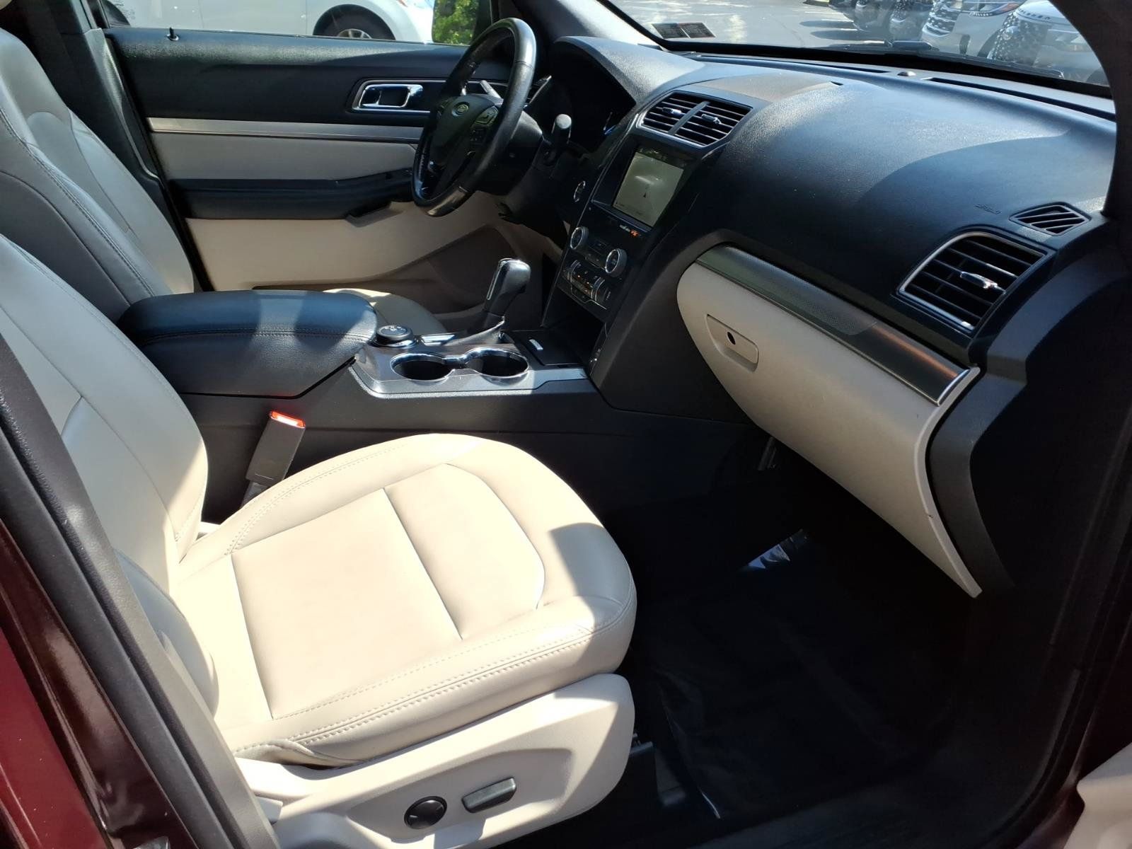 Certified 2019 Ford Explorer XLT w/ Equipment Group 202A AWD/4WD image 29