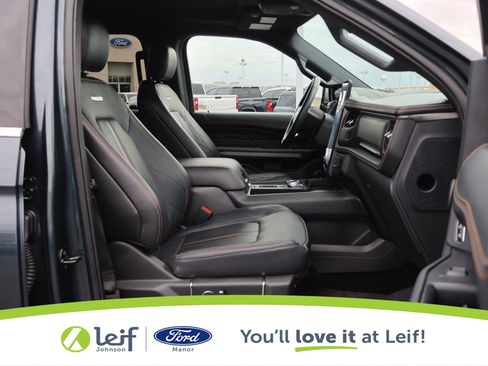 Used 2023 Ford Expedition Platinum image 39