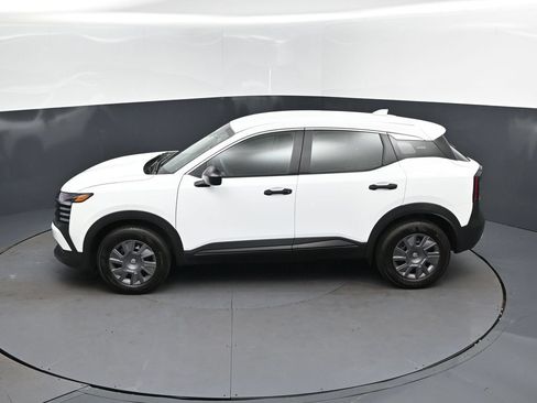 Used 2025 Nissan Kicks S AWD/4WD image 32