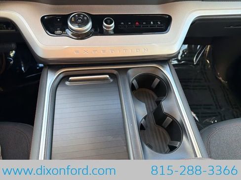 Used 2025 Ford Expedition Active image 13