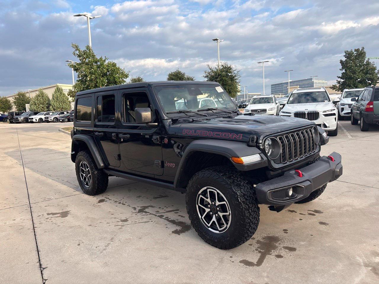 Used 2025 Jeep Wrangler Unlimited Rubicon w/ Convenience Group AWD/4WD image 3