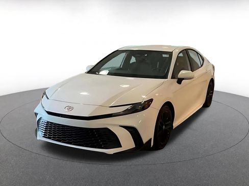 Used 2026 Toyota Camry SE FWD image 9