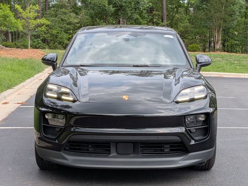 Used 2025 Porsche Macan Electric RWD image 28