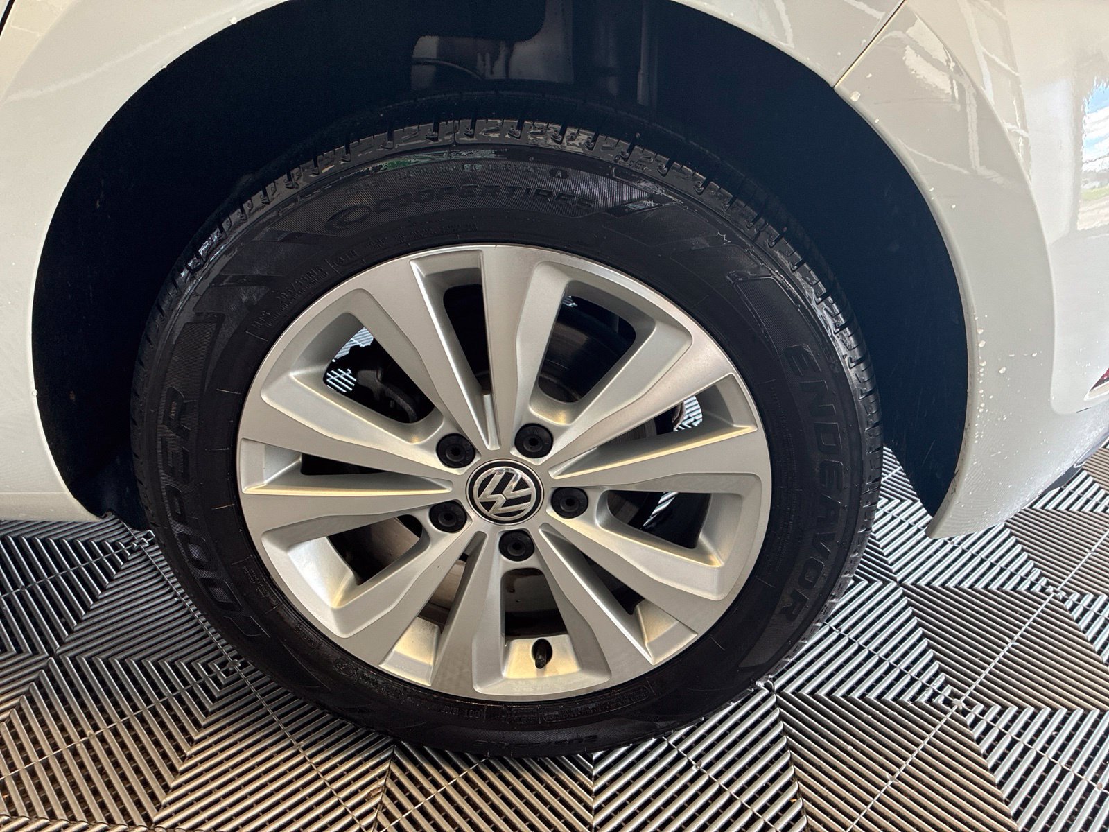 Used 2019 Volkswagen Golf 4-Door FWD image 9