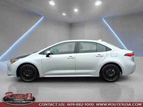 Used 2020 Toyota Corolla LE image 7