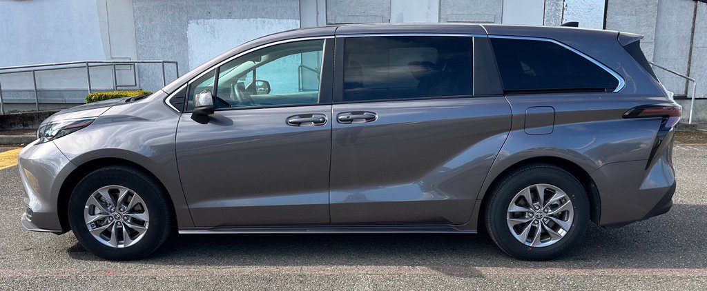 Certified 2024 Toyota Sienna LE AWD/4WD image 8