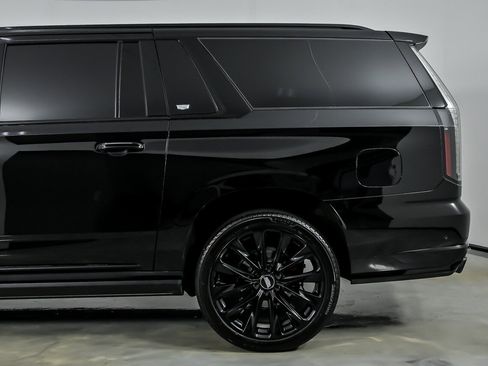 Used 2026 Cadillac Escalade ESV V w/ LPO, ONYX Package AWD/4WD image 9