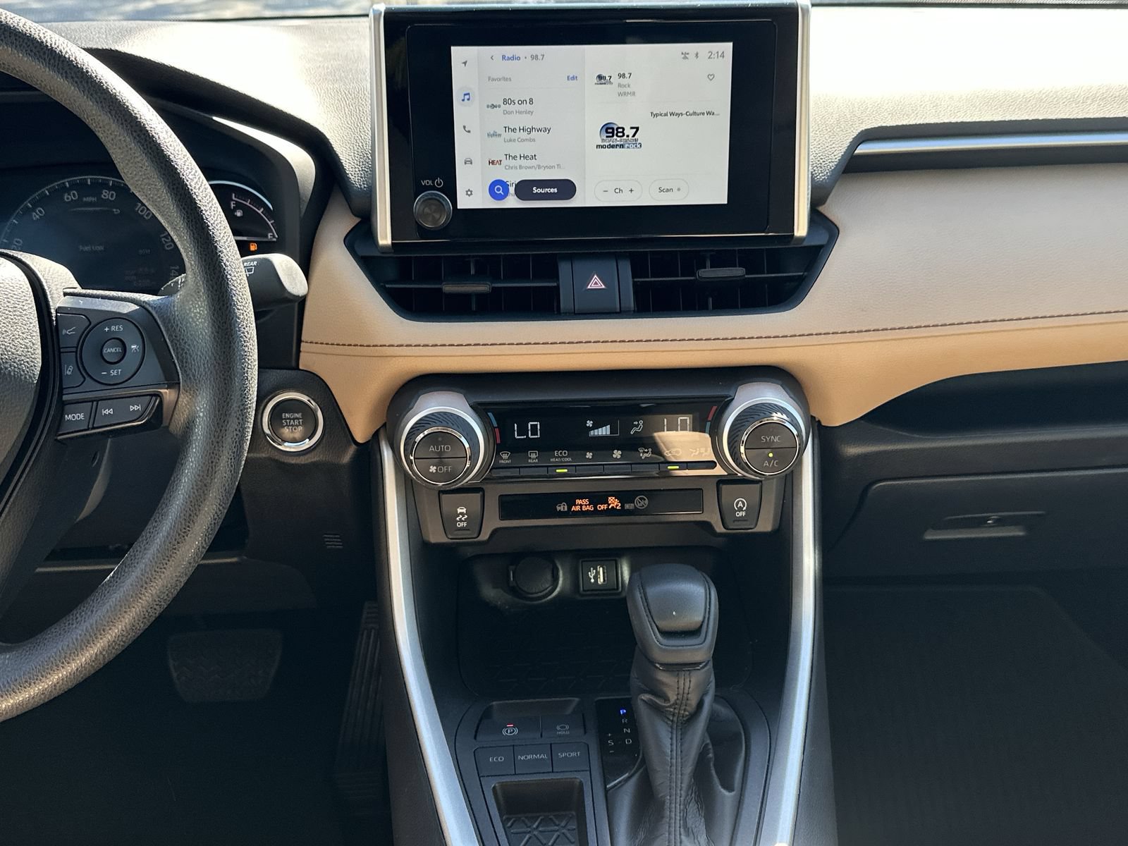 Used 2025 Toyota RAV4 XLE w/ Convenience Package FWD image 25