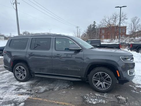 Used 2022 Jeep Wagoneer Series III w/ Flexible Seating Group image 7