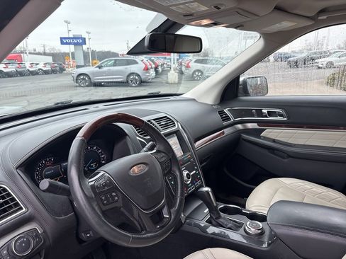 Used 2019 Ford Explorer Platinum image 16