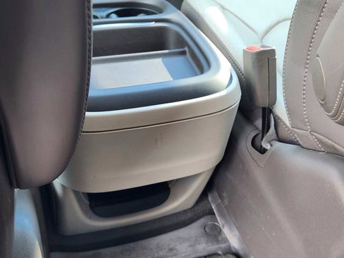 Used 2017 Chrysler Pacifica Touring-L image 28