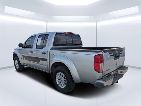 Used 2018 Nissan Frontier SV image 5