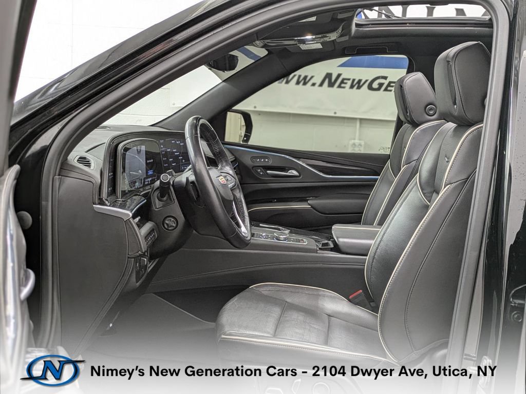 Used 2023 Cadillac Escalade Sport w/ LPO, ONYX Package AWD/4WD image 3