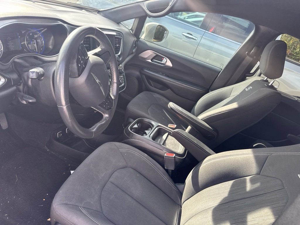 Used 2019 Chrysler Pacifica Touring Plus w/ S Appearance Package FWD image 2