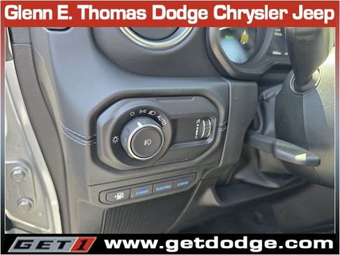 Used 2024 Jeep Wrangler Unlimited Sahara w/ Technology Group AWD/4WD image 22