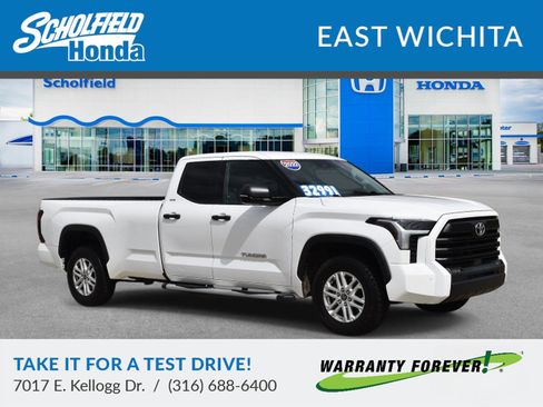 Used 2022 Toyota Tundra SR5 w/ SR5 Convenience Package AWD/4WD image 1