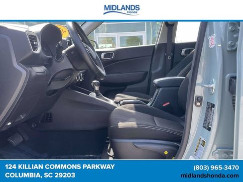 Used 2025 Hyundai Venue SEL FWD image 13