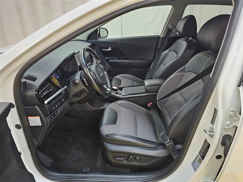 Used 2022 Kia Niro EX image 21