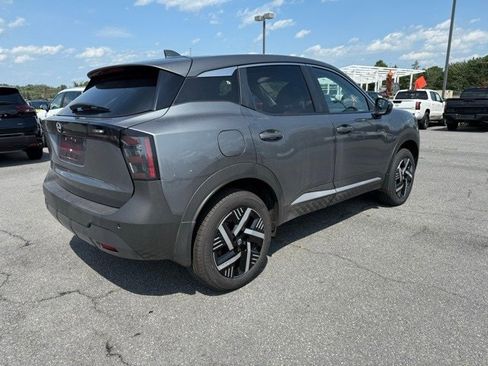 New 2025 Nissan Kicks SV w/ Illumination Package image 5