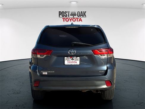Used 2019 Toyota Highlander XLE image 6