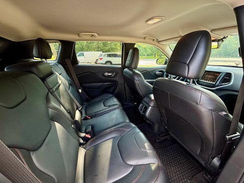 Used 2015 Jeep Cherokee Trailhawk w/ Comfort/Convenience Group AWD/4WD image 16
