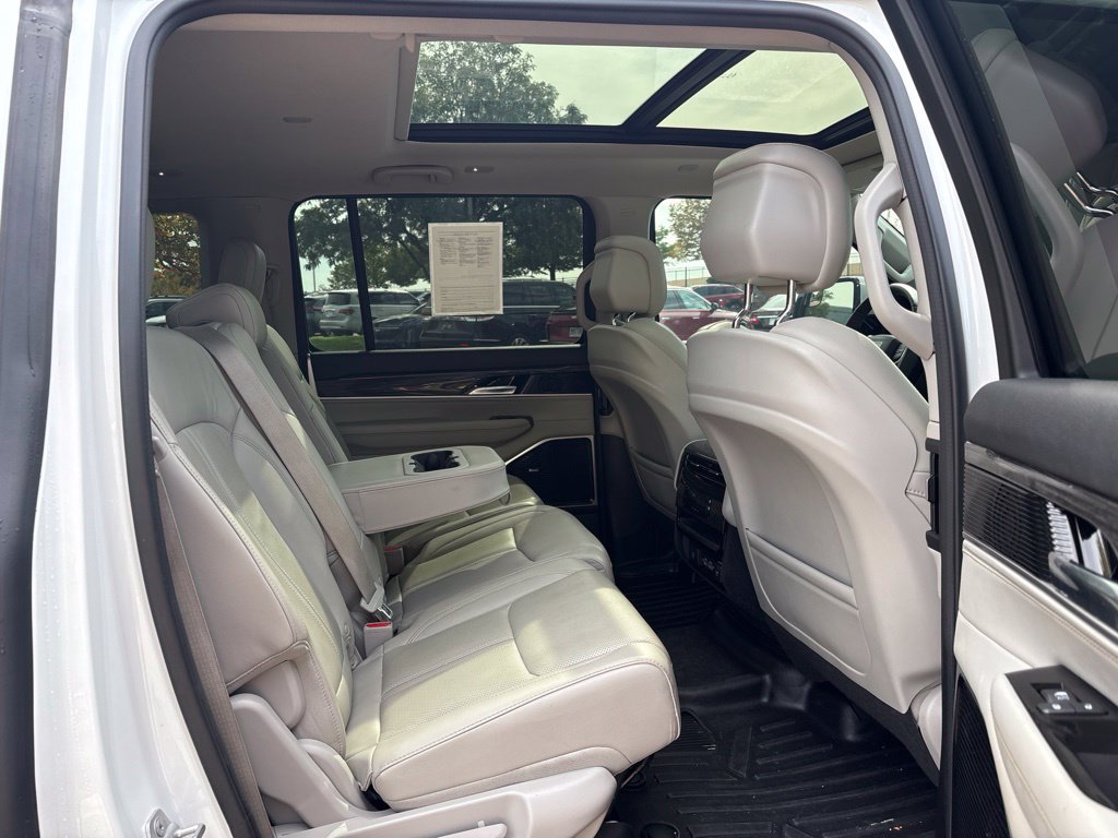 Used 2022 Jeep Wagoneer Series III w/ Premium Group I AWD/4WD image 26