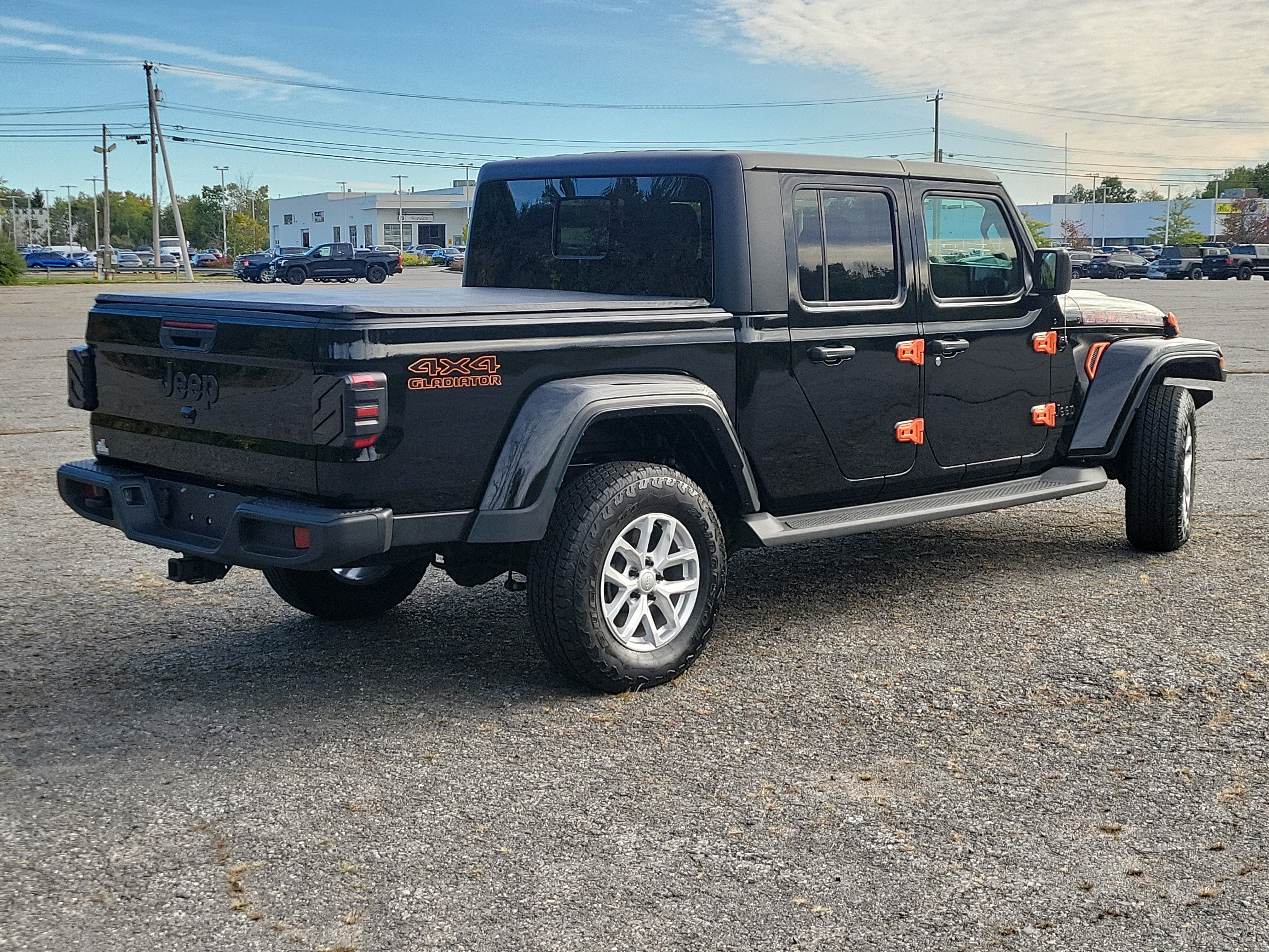 Used 2023 Jeep Gladiator Sport AWD/4WD image 5