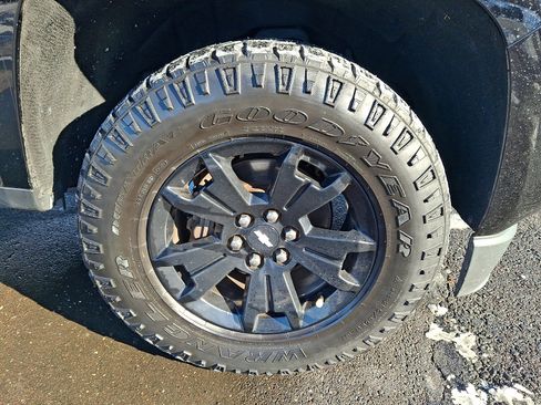 Used 2020 Chevrolet Colorado Z71 w/ Z71 Midnight Edition image 9