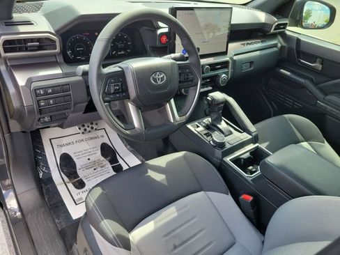 Used 2025 Toyota Tacoma TRD Sport AWD/4WD image 16