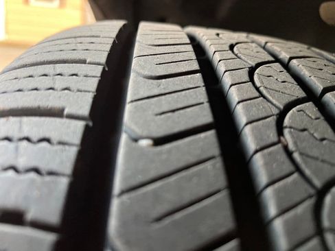 Used 2020 Ford Explorer XLT w/ Equipment Group 202A image 25