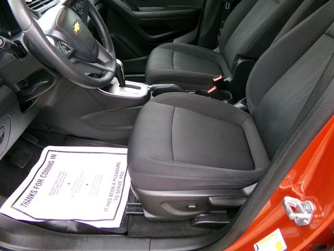 Used 2016 Chevrolet Trax LT w/ LT Sun and Sound Package AWD/4WD image 14