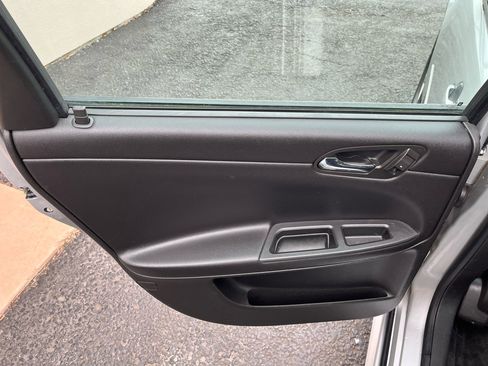 Used 2011 Chevrolet Impala LT image 19