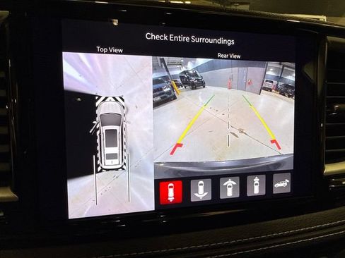 Used 2023 Chrysler Pacifica Touring-L FWD image 16