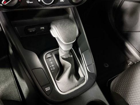 Used 2025 Kia Soul LX w/ LX Technology Package FWD image 17